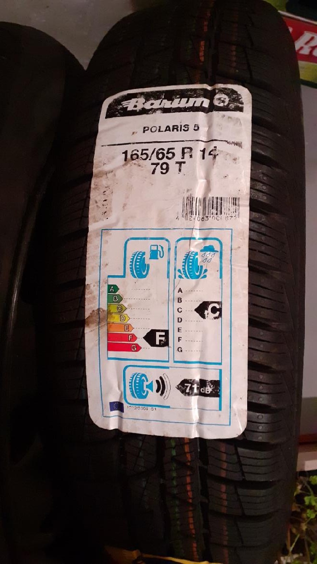 Prodám zimní pneumatiky 2 ks 165/65 R 14 79T