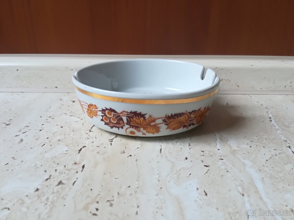 Porcelánový popelník značky ZSOLNAY PÉCS Maďarsko