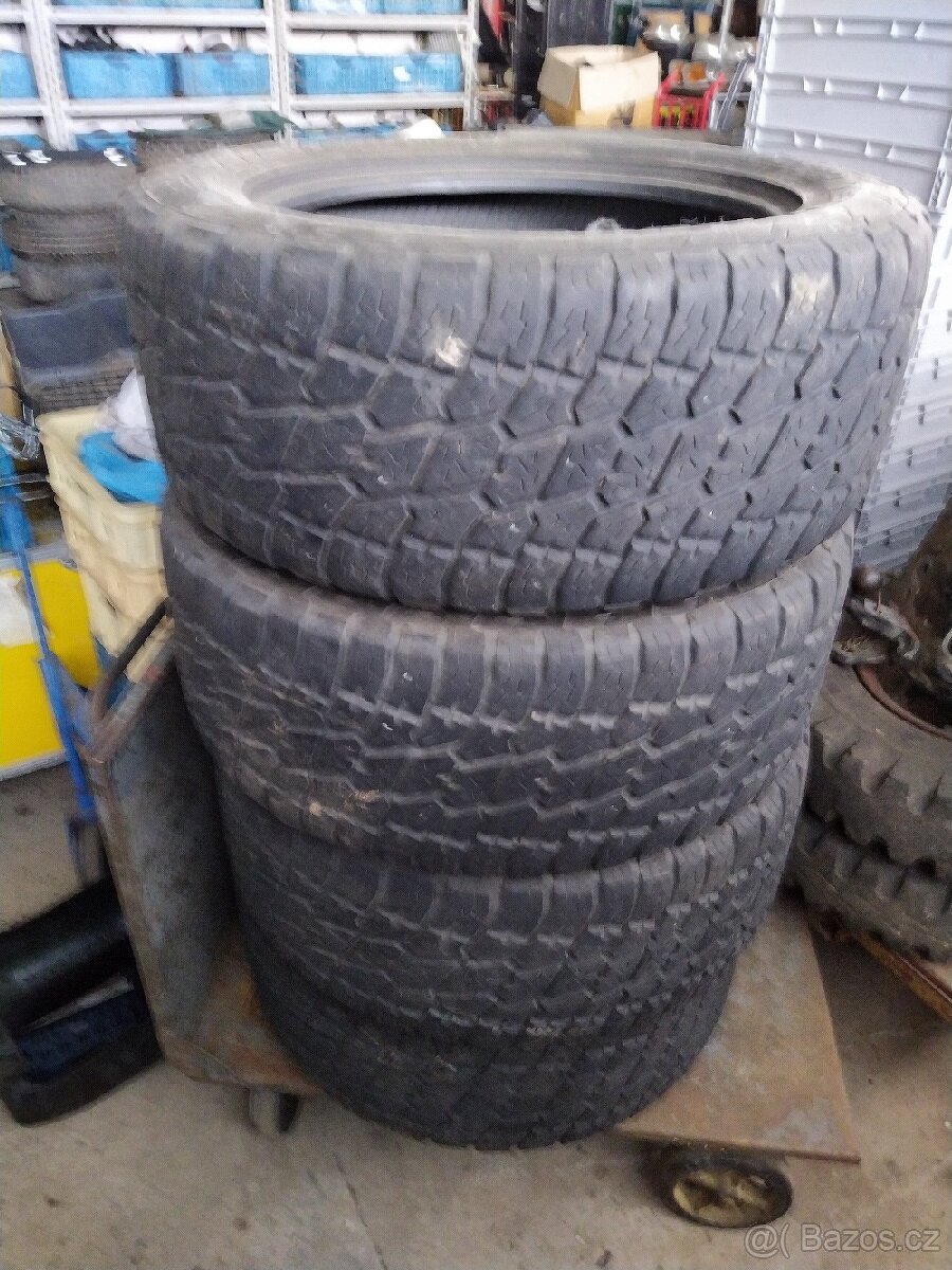 AT 305/50 R20