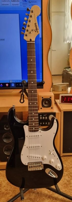 Prodám FENDER SQUIER Bullet Stratocaster LRL BLK