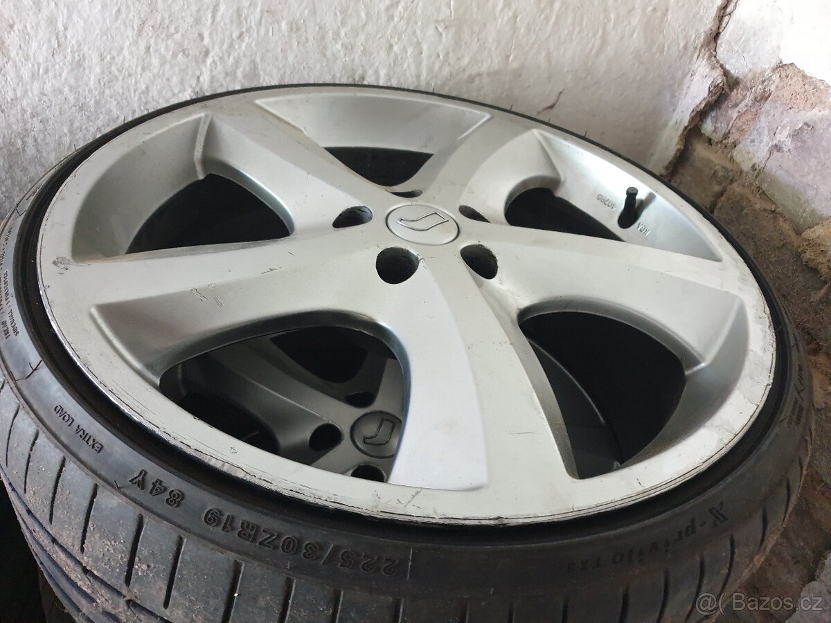 R19 5x108  pneu 225/35