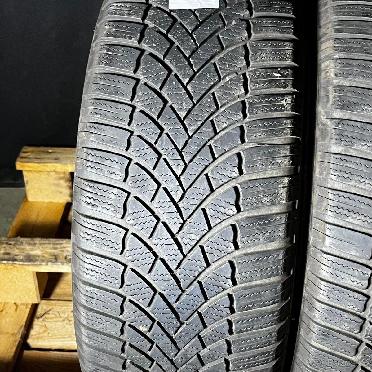 Zimní pneu 215/55 R18 98H Bridgestone 5mm