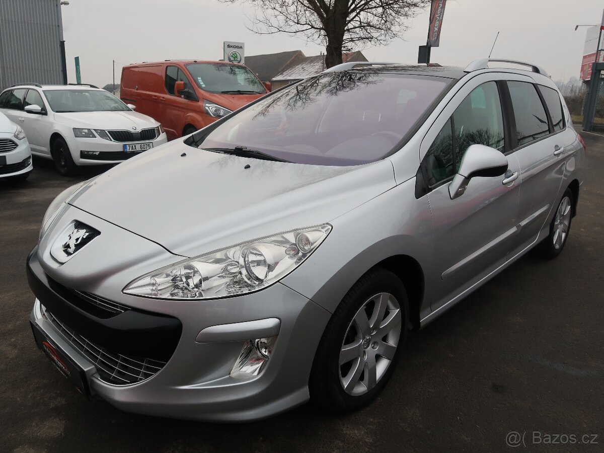 Peugeot 308 1.6HDi,66kW,Premium,1majČR,serv.kn,panorama