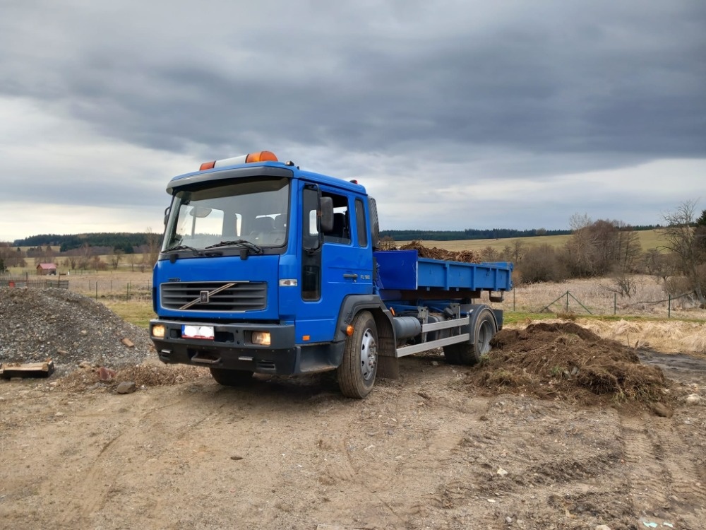 Hákový nosič kontejneru Volvo FL180