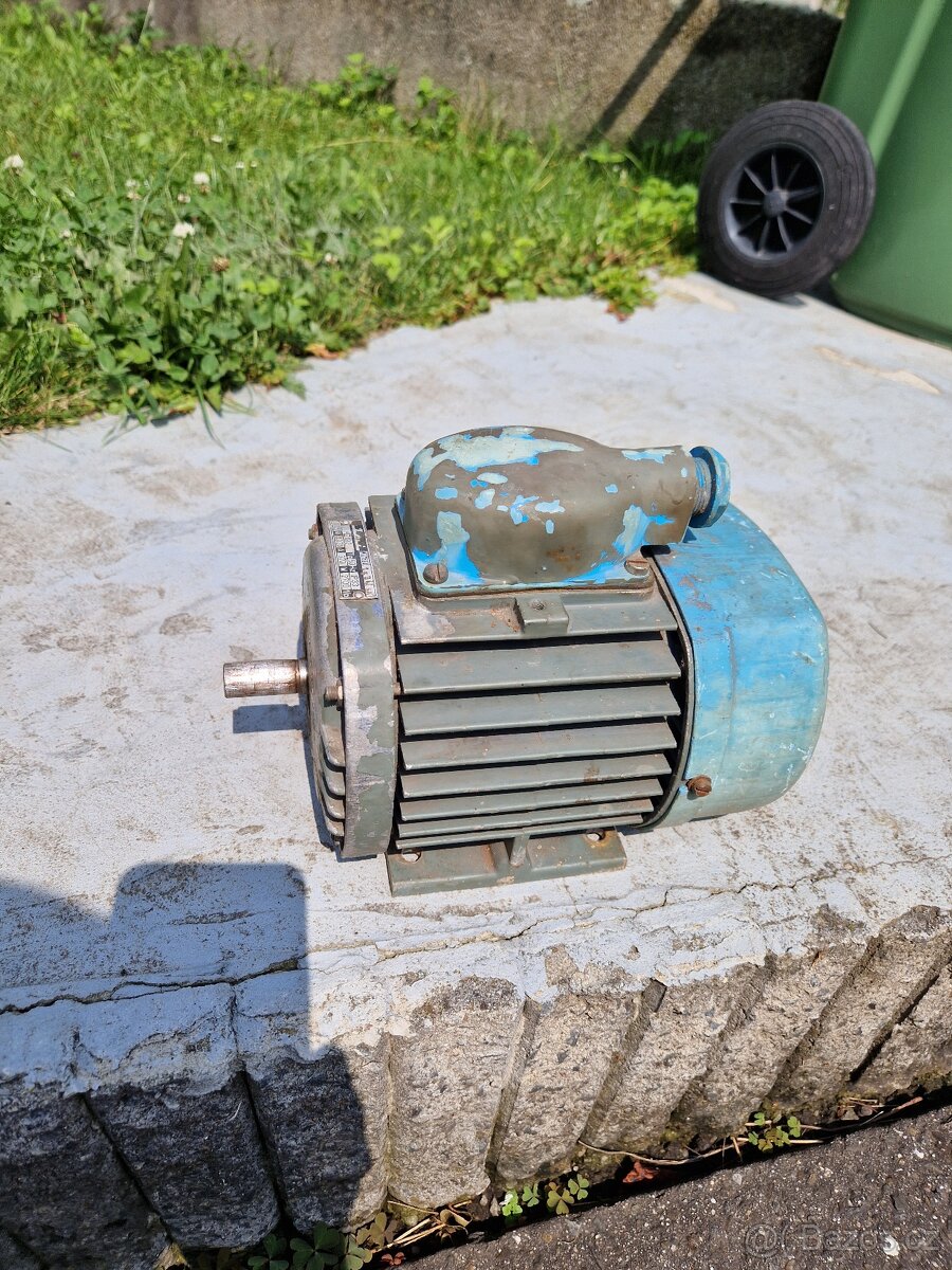 Elektromotor patkový 370W