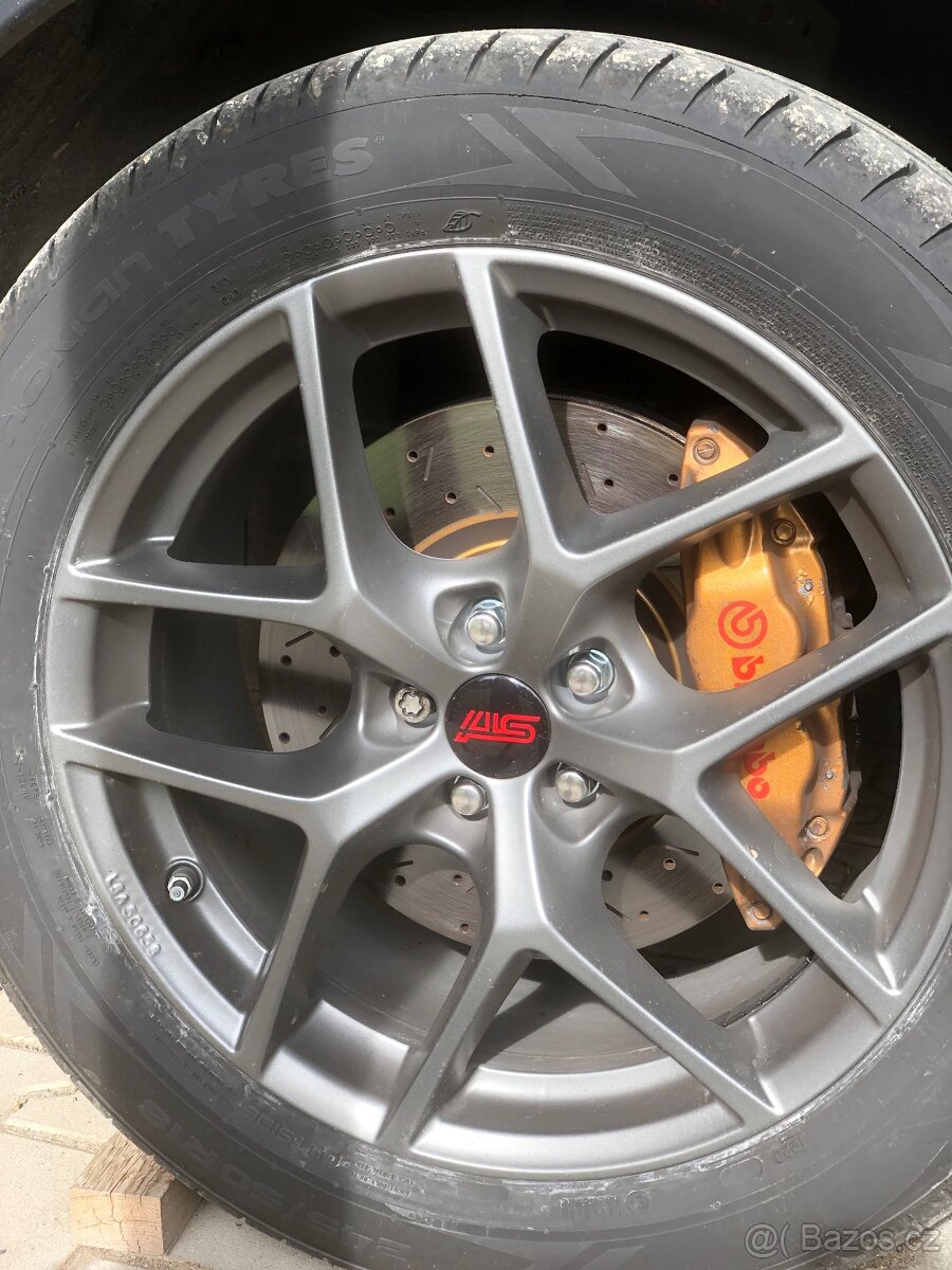 Subaru STI Brembo - zlaté