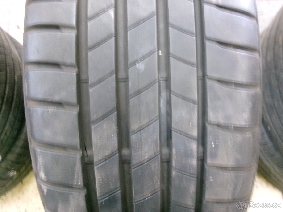 215/40 R18 BRIDGESTONE (6-6,5mm) č.14653