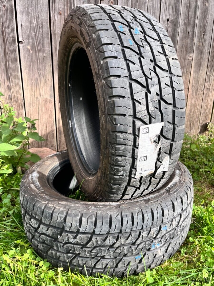 2ks. 225/55 R17 Cooper Discoveer ATT