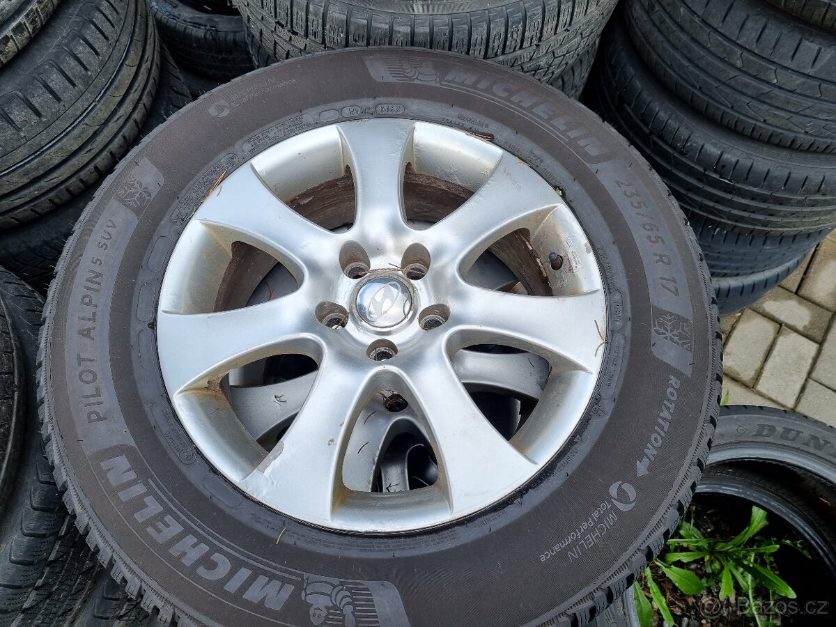 HYUNDAI ALU KOLA SE ZIMNÍMI PNEU 235/65 R17