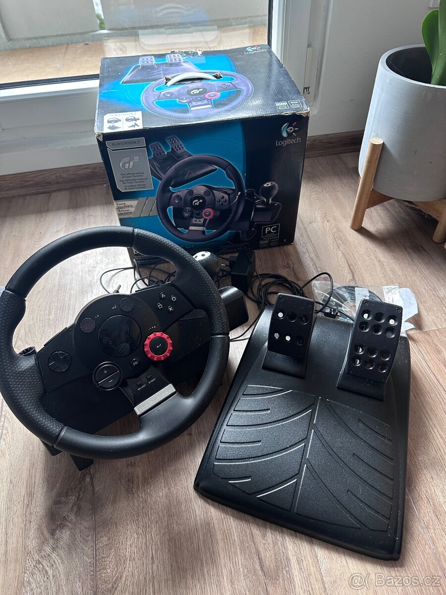 Herni volant Logitech Driving Force GT