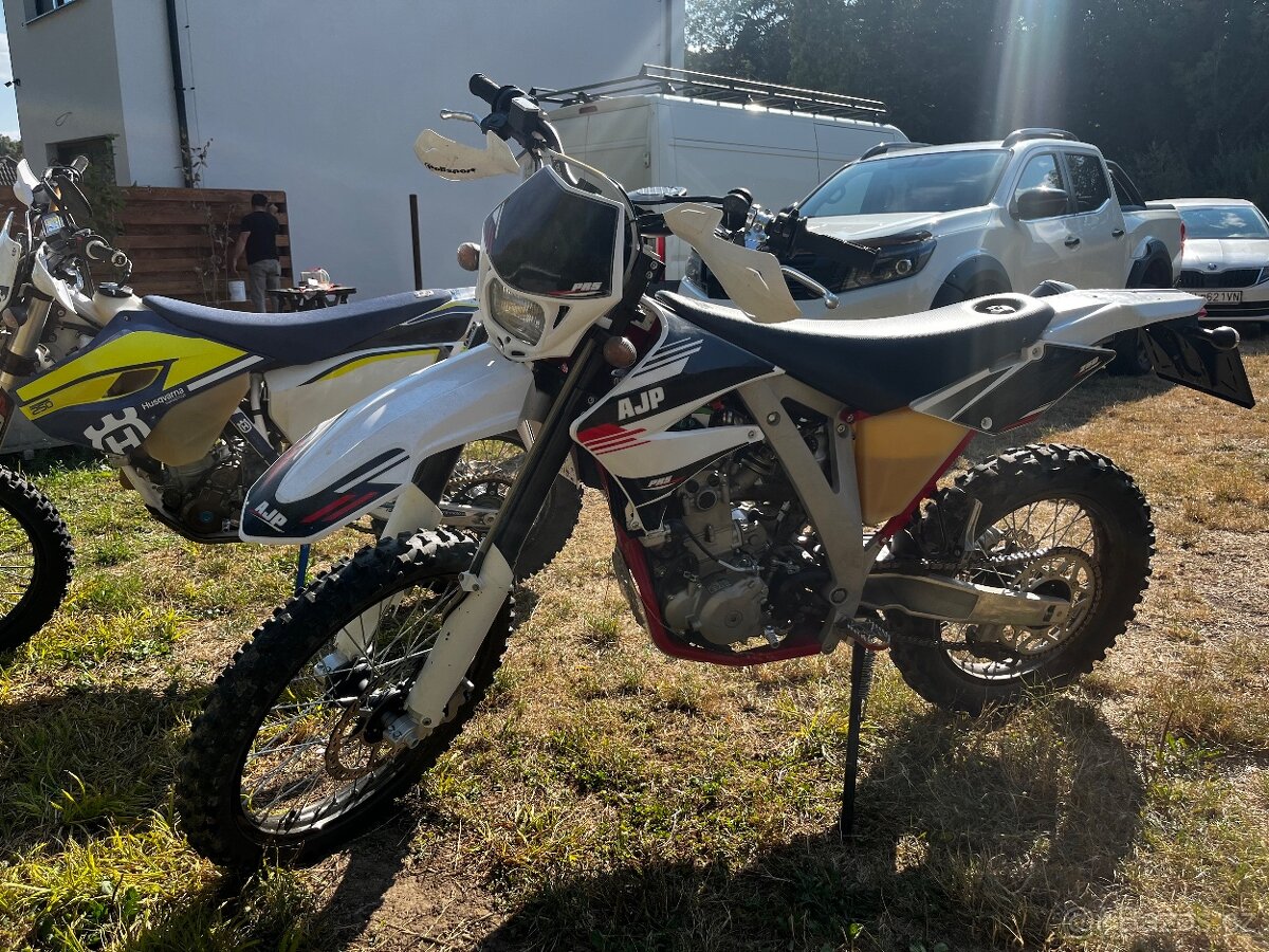 Enduro AJP PR5 250 2016 - málo jazdené