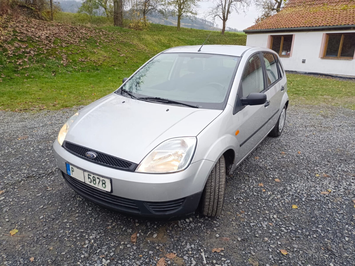 Ford Fiesta 1.3 51Kw RV.2004 TAŽNÉ