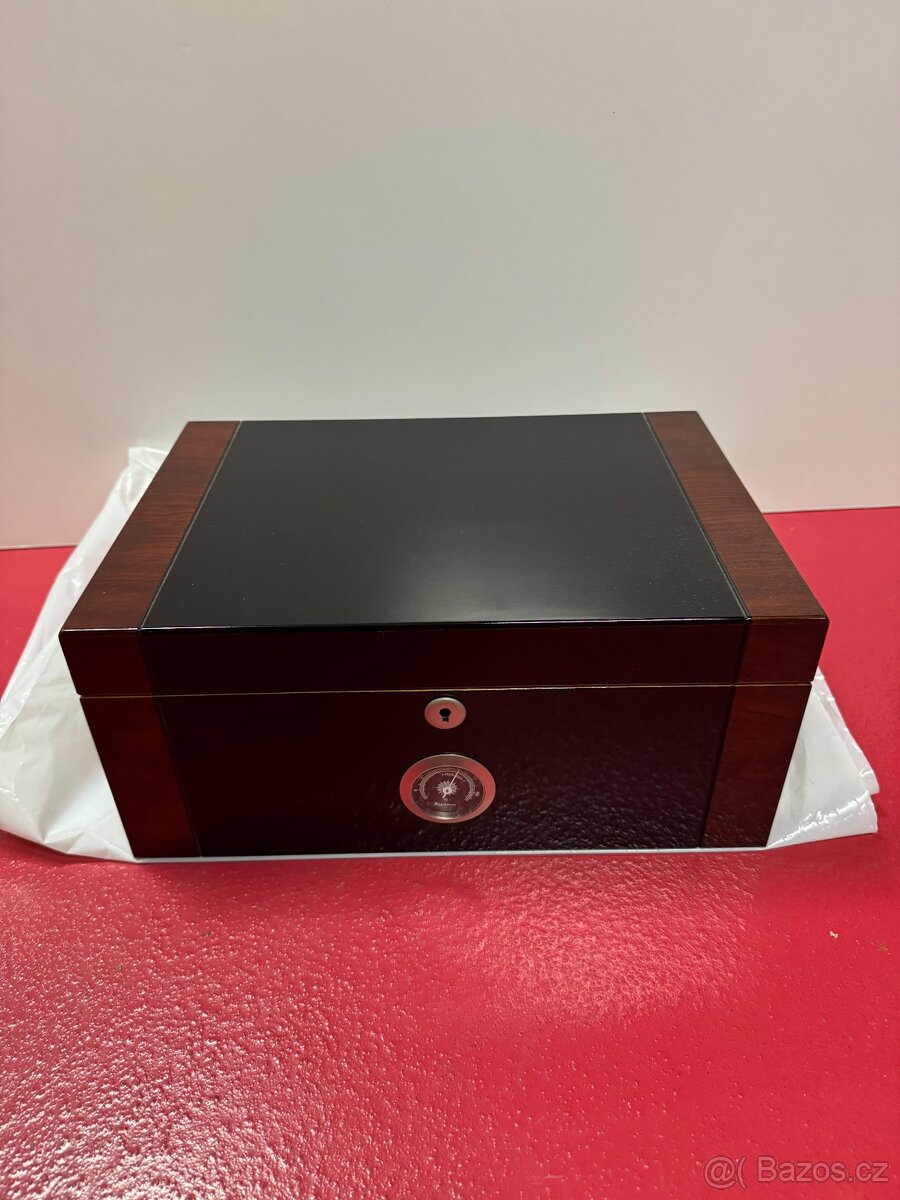 Humidor adoriny