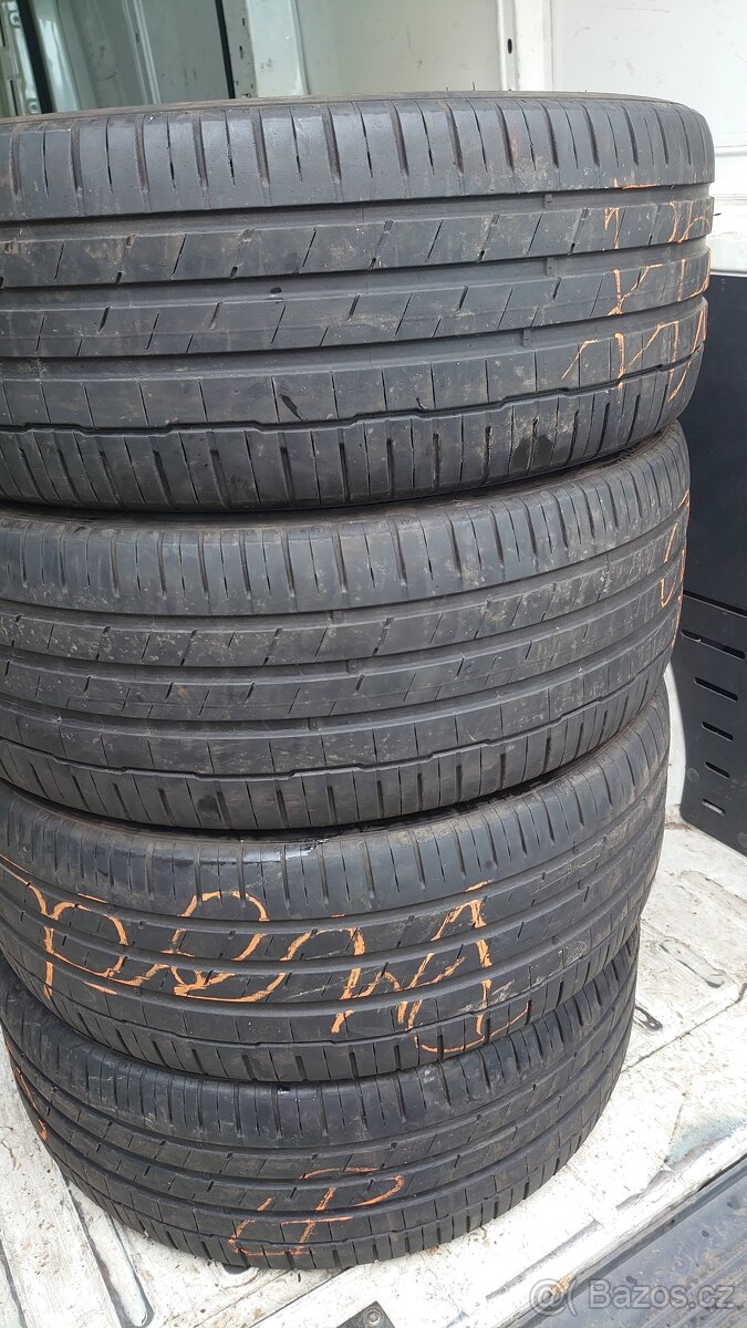 Letní pneu 235/45r20