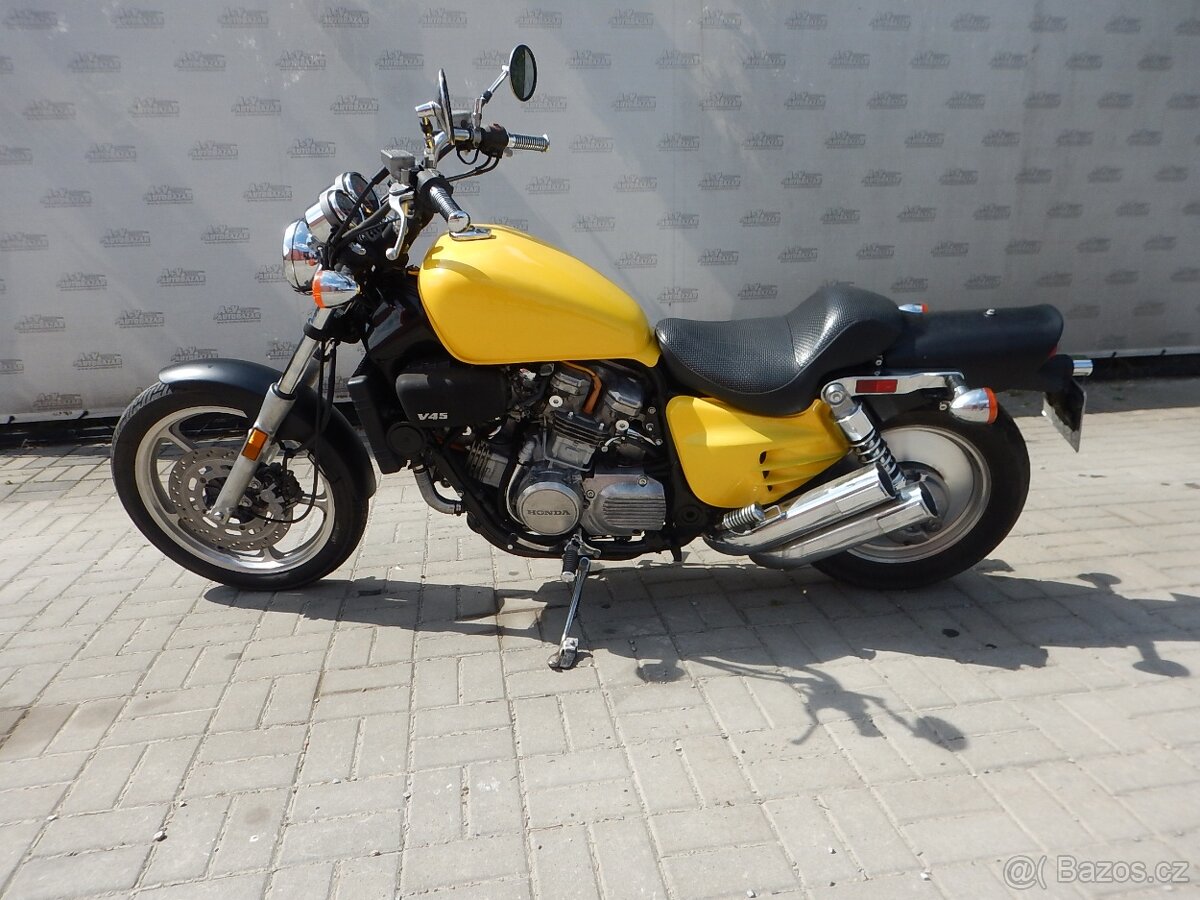 HONDA VF 700C MAGNA