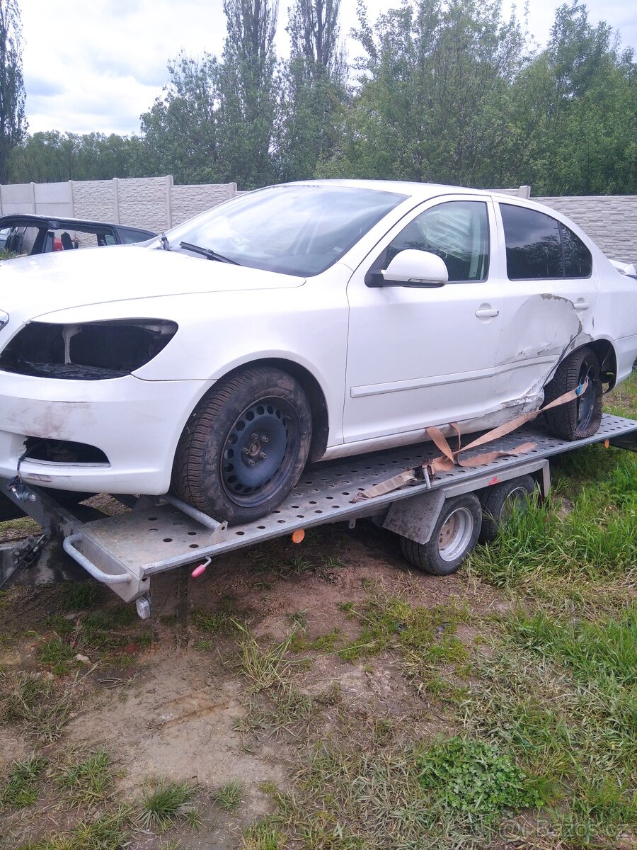 nd z škoda octavia 2 1.6tdi 77kw bílá černá červená