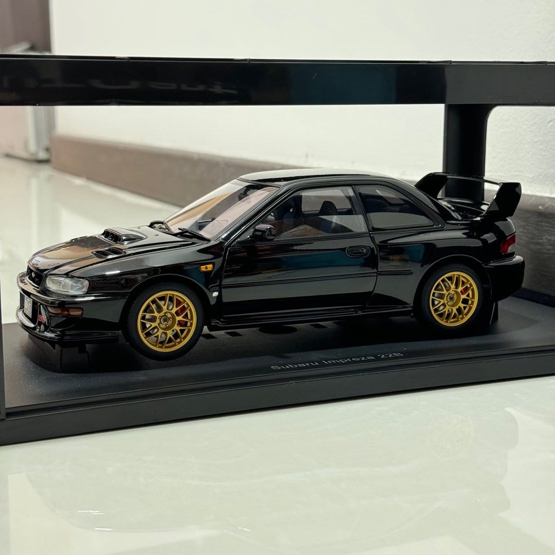 1:18 AutoArt Subaru Impreza 22B STI