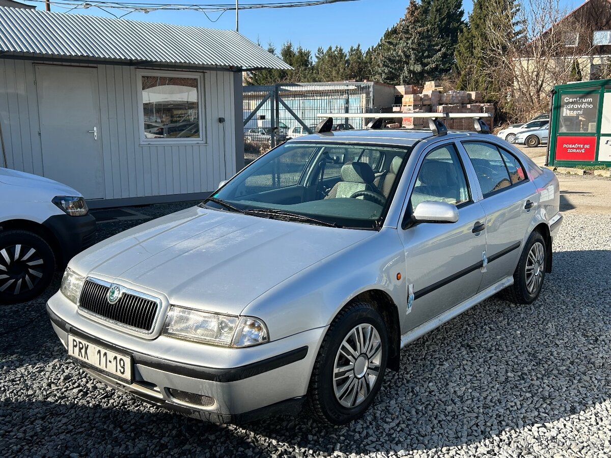 ŠKODA OCTAVIA 1.6i 55kW kosmetické vady