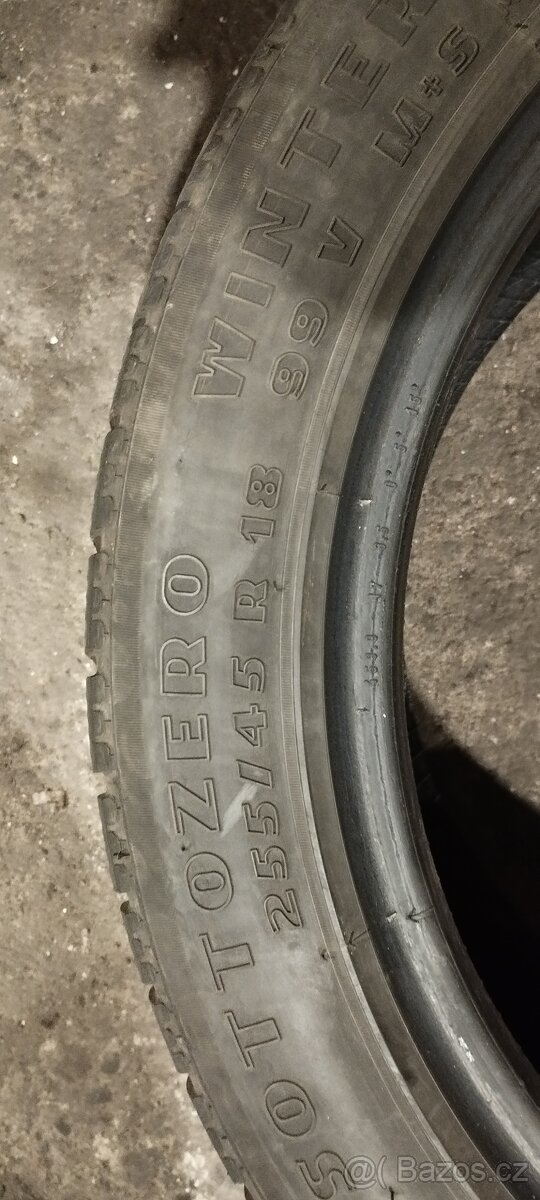 Prodám 2 ks pneu Pirelli 255/45 r18