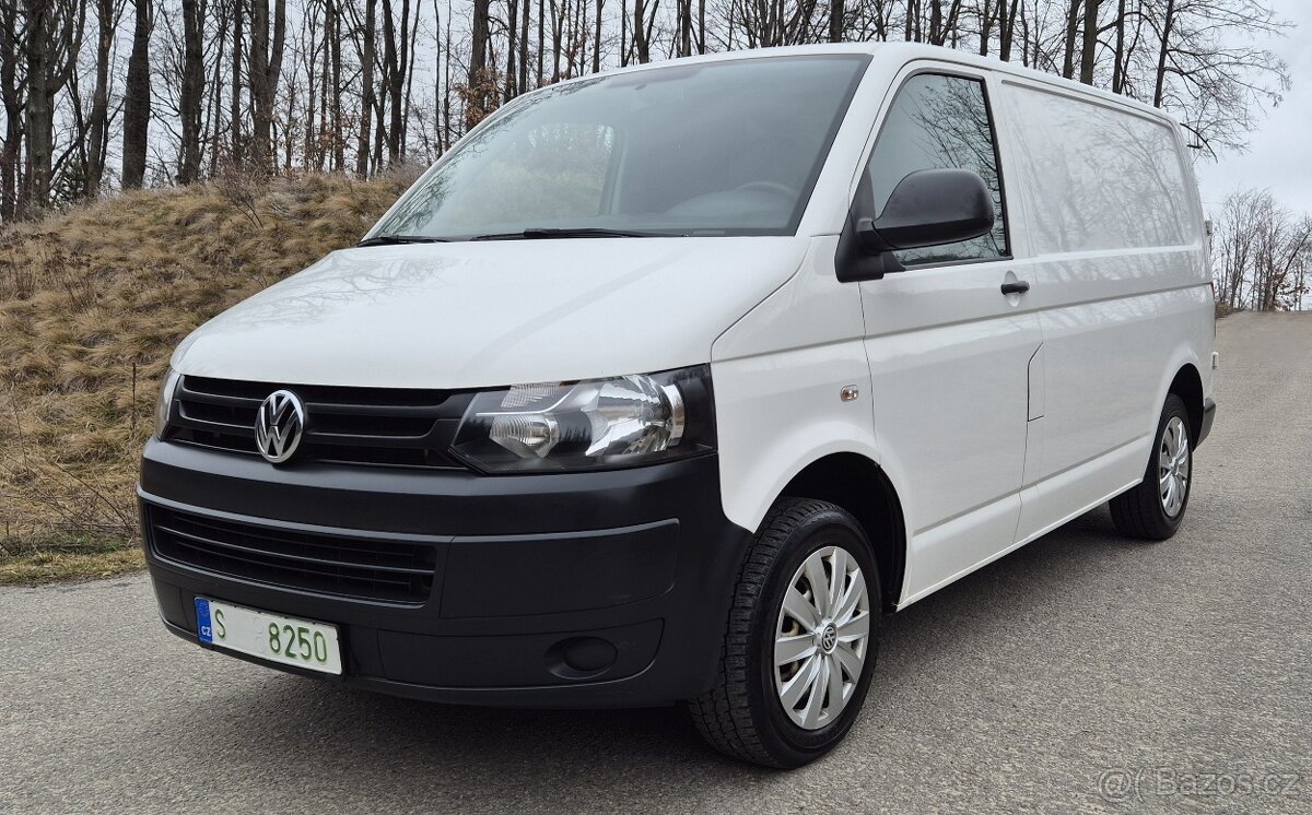 VW Transporter T5 2.0TDi 75 KW 2 majitel servisní kniha