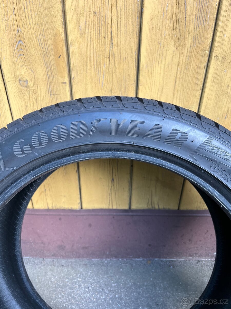 Good Year utragrip 8 245/45 R19 102V run flat