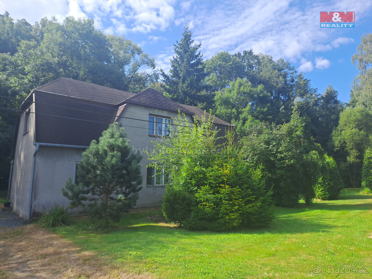 Prodej rodinného domu, pozemek 3580 m², Vražné