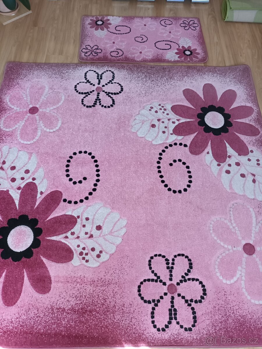 Kusový růžový koberec + kobereček