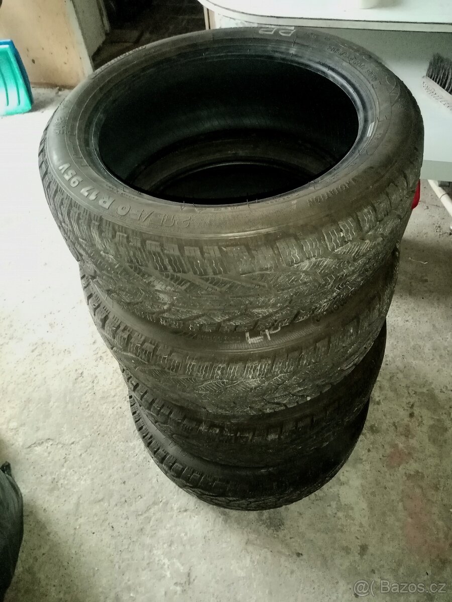 Zimní pneu 215/50 r17