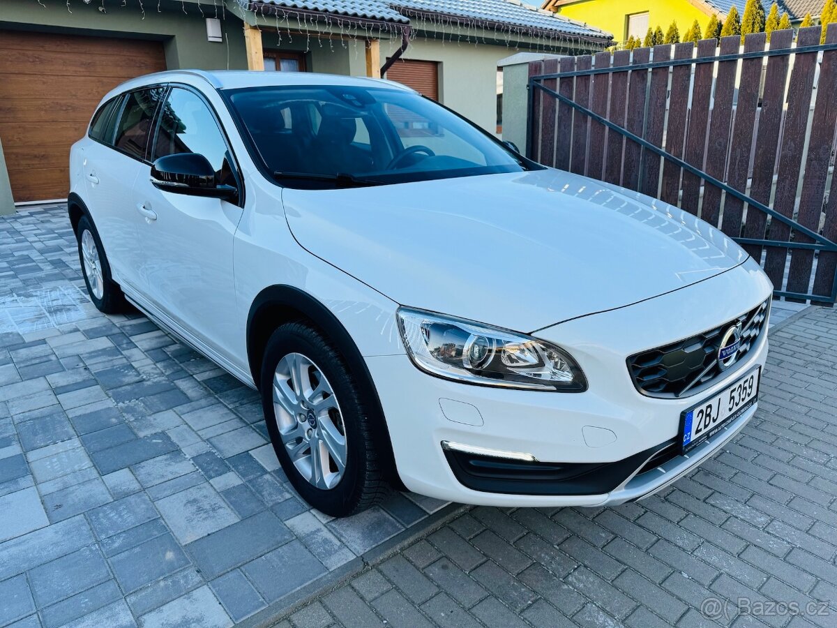 Volvo V60 CrossCountry D4 AWD ČR plný servis