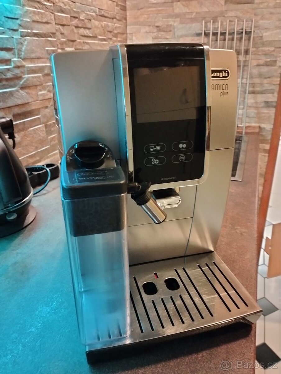 Kávovar DeLonghi Dinamica Plus ECAM 370.85.SB