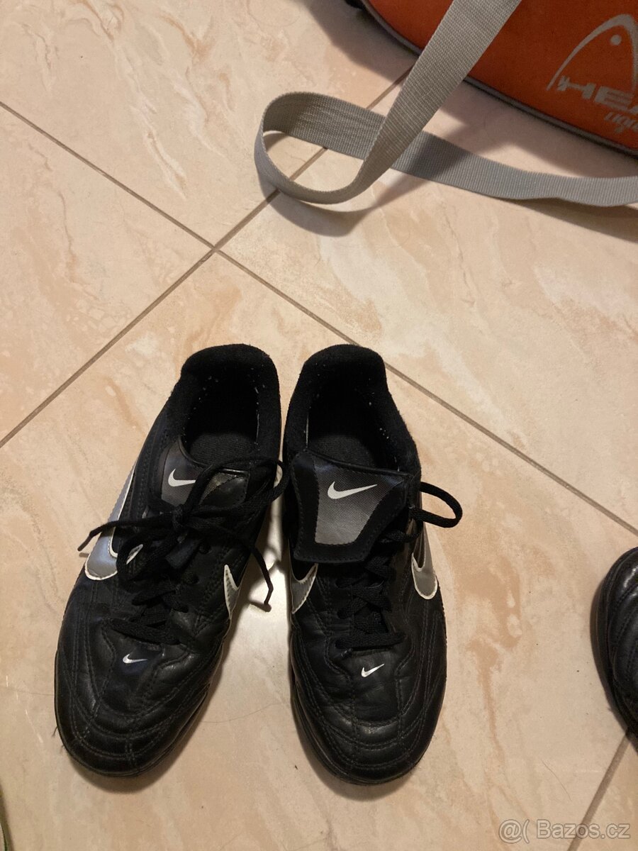 Turfy nike velikost 34