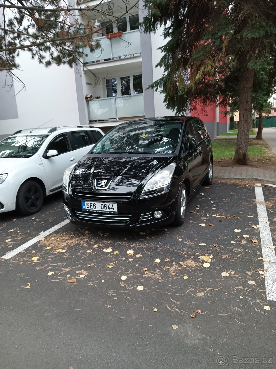 Prodám Peugeot 5008, zadřený motor