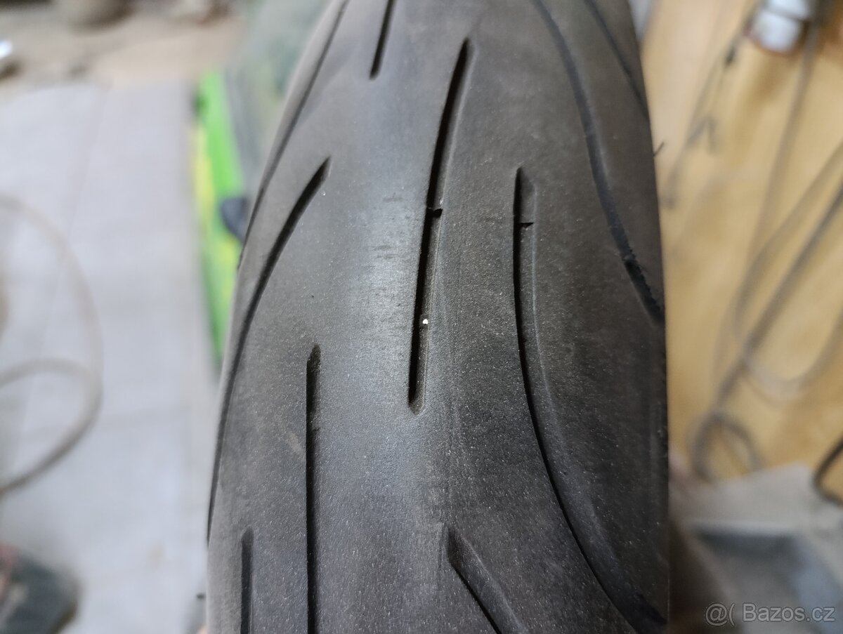 Pneu120/70 r17