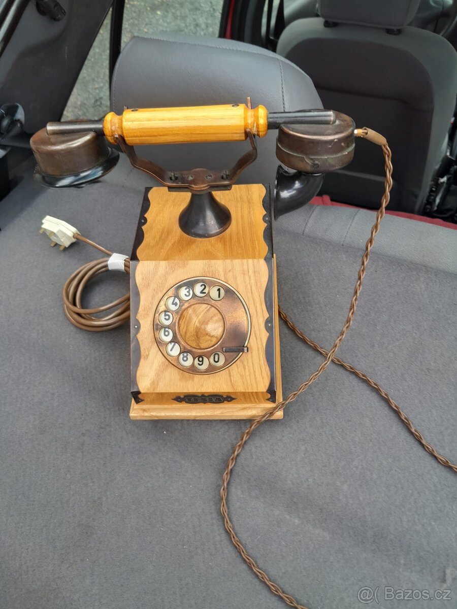 Starý telefon funkční