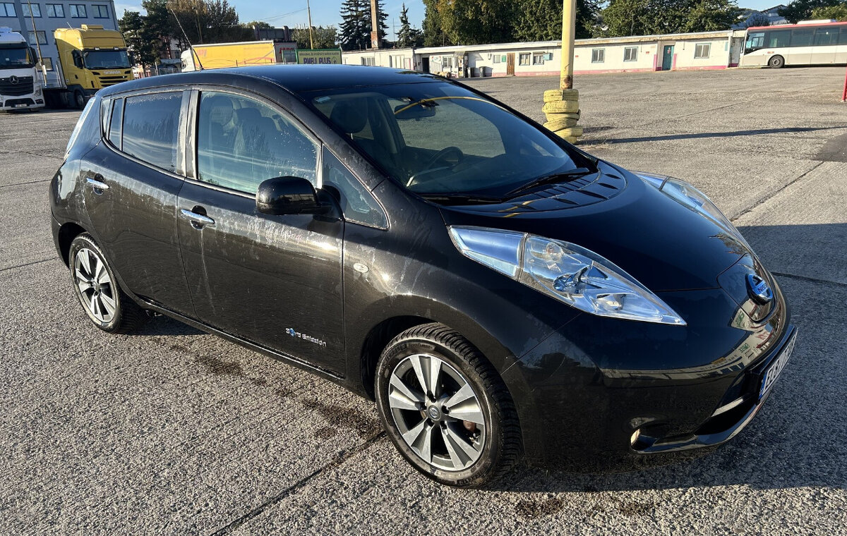 Nissan Leaf 2016 Tekna 30kWh Navi,Bose,kůže,360°