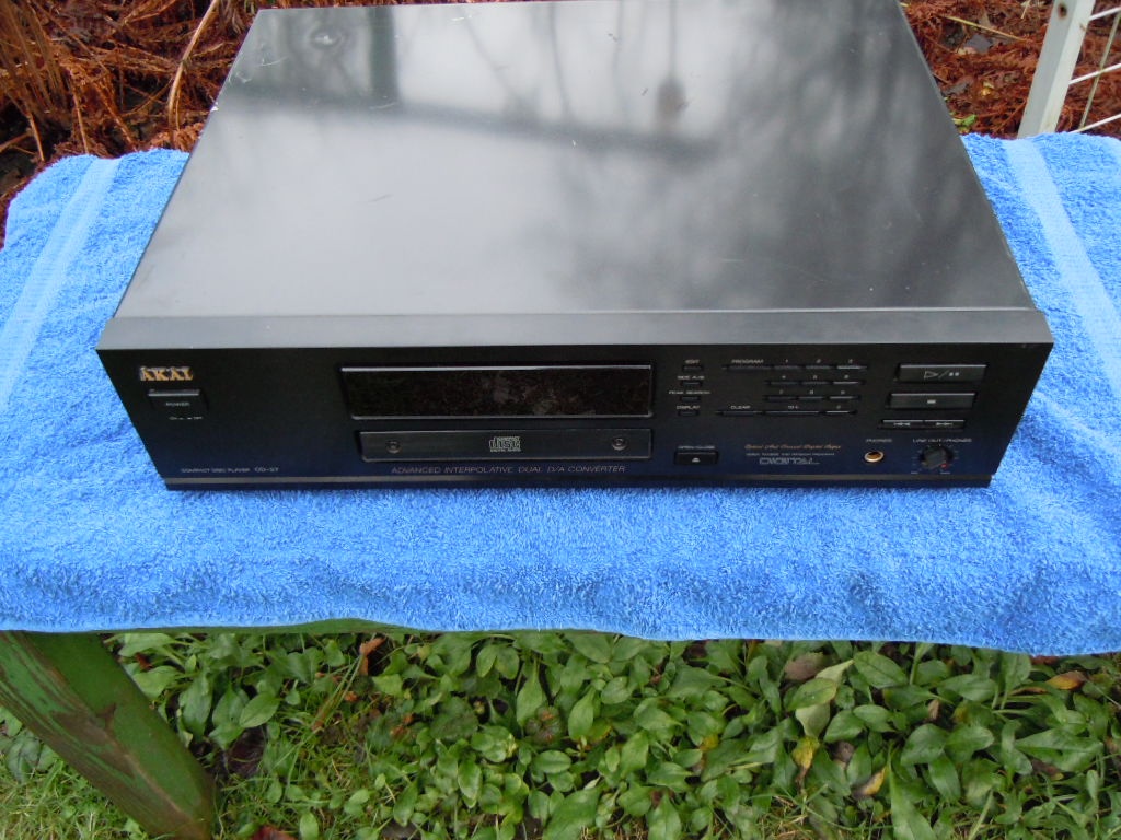 AKAI  CD 57