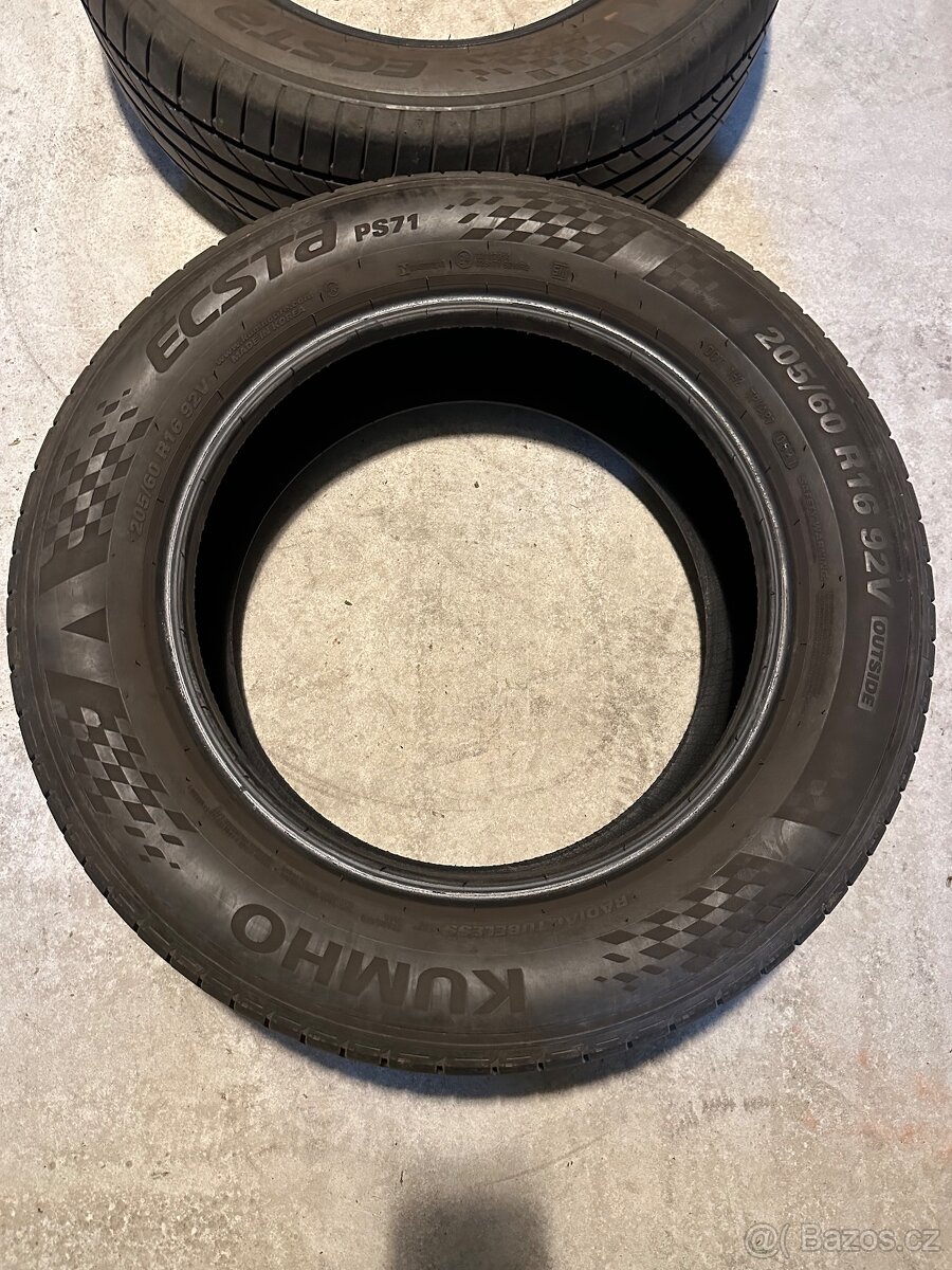 Kumho ECSTA pneu