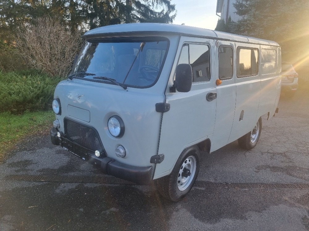 UAZ 3909 Combi Buchanka 5 míst 4x4