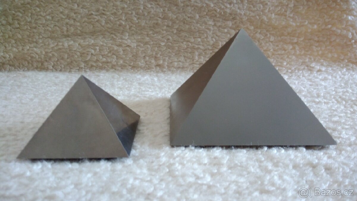 Titanová pyramida - 6 x 6 cm a 10 x 10 cm