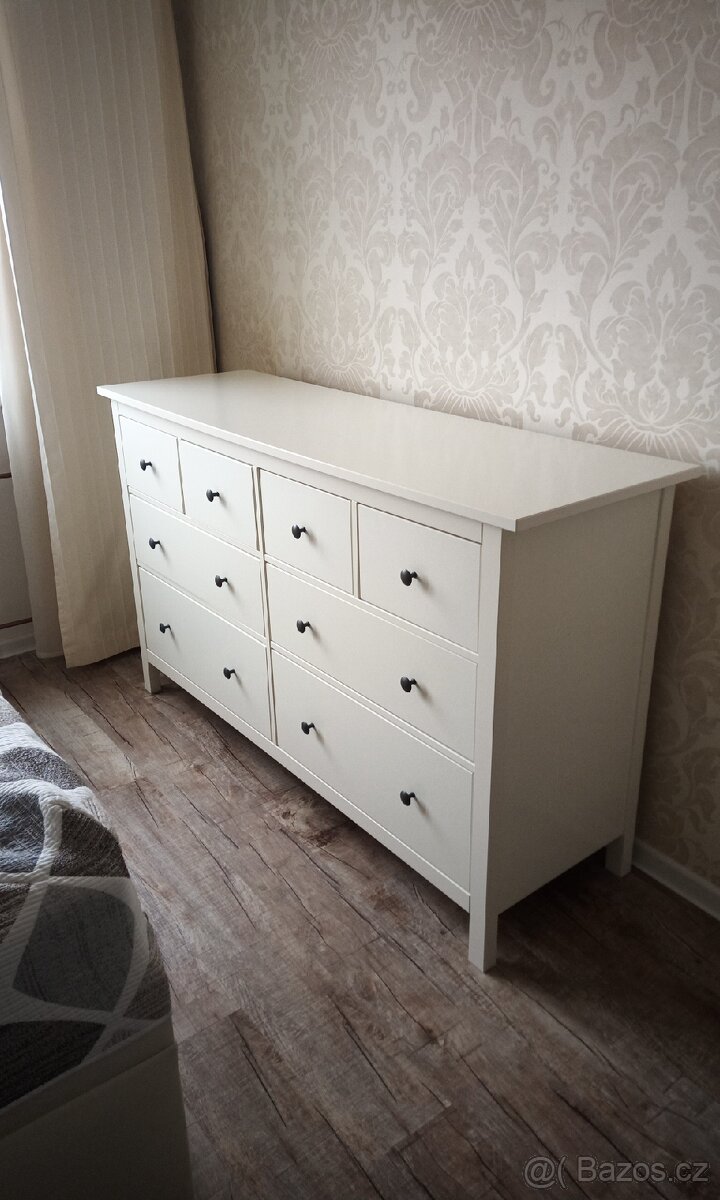 Komoda Hemnes Ikea s 8 zasuvkami, bila