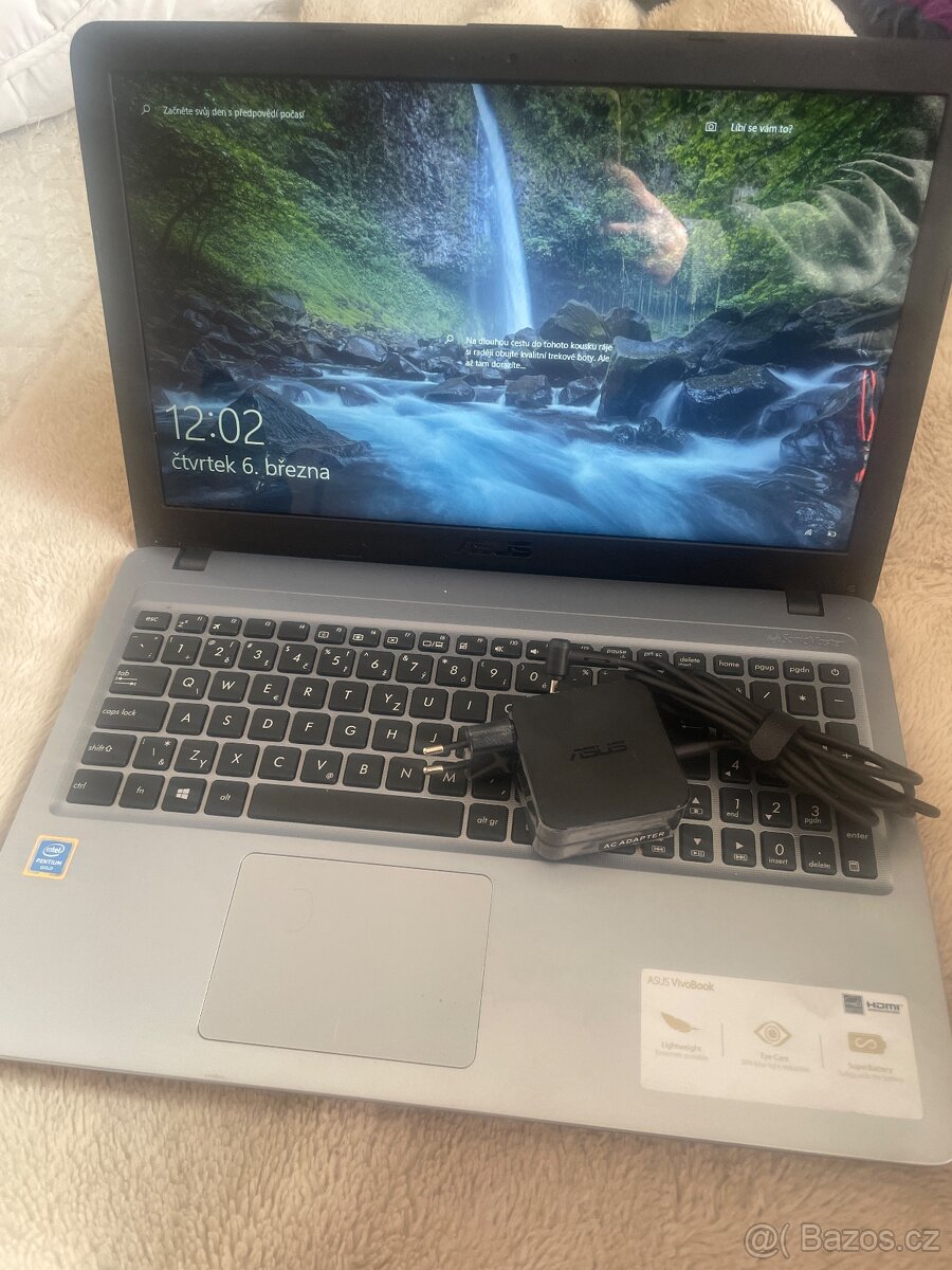 ASUS VivoBook 15