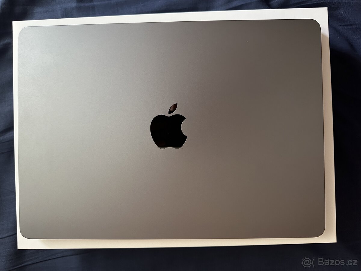 MacBook Air 13 M2 2022 Vesmírně šedý