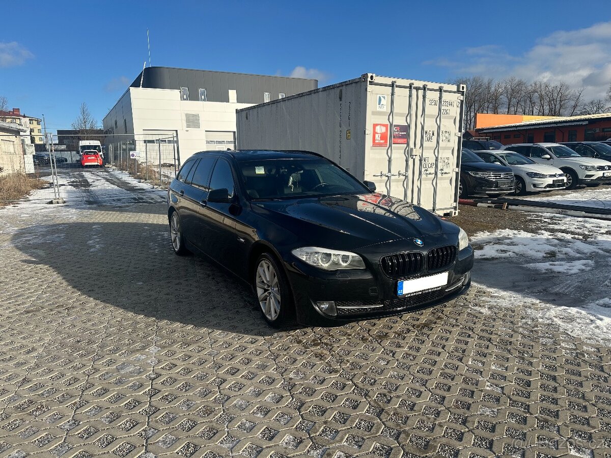 BMW F11 530d xDrive - 226 000 km, panorama, tažné