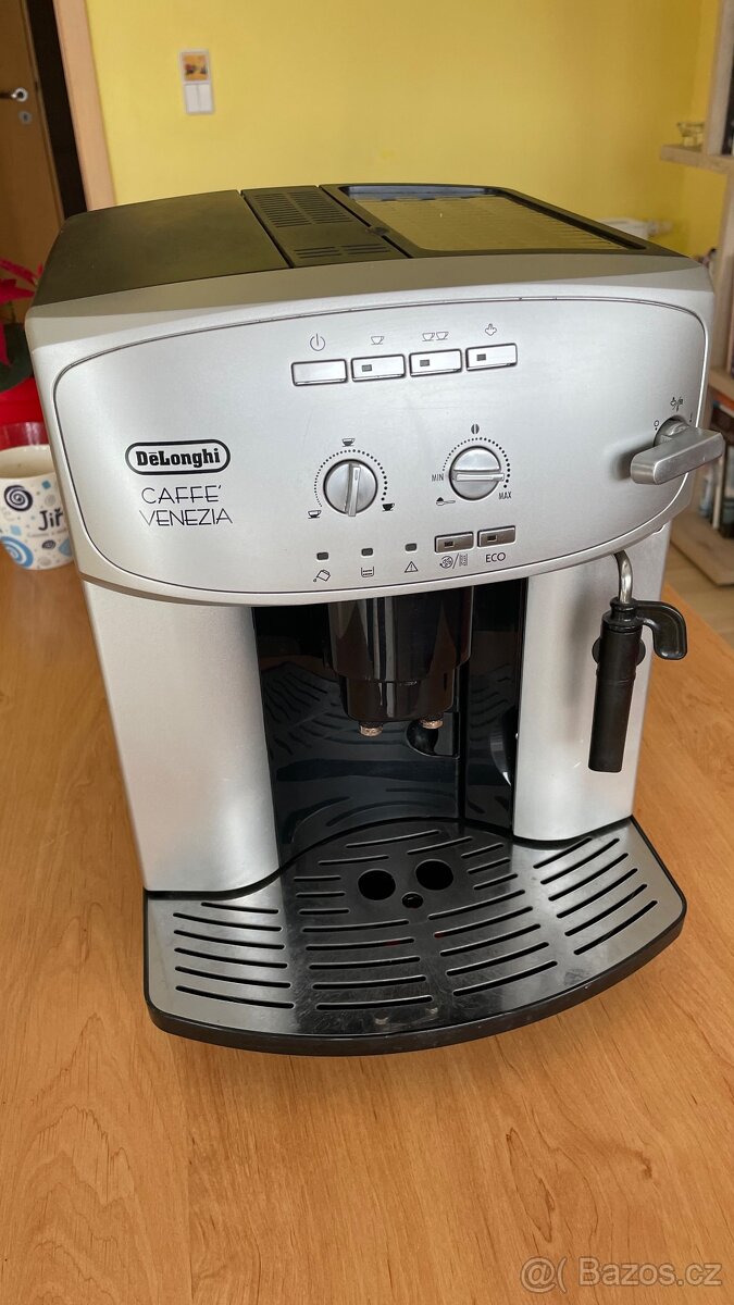 Kávovar DeLonghi Caffe Venezia Esam 2200