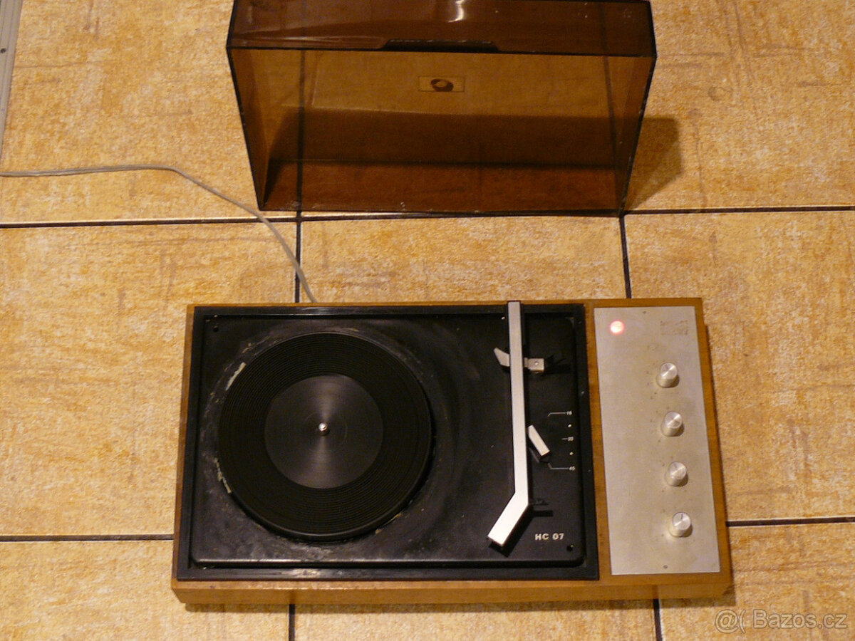 Supraphon NZC 071 gramofon - k údržbě/na díly