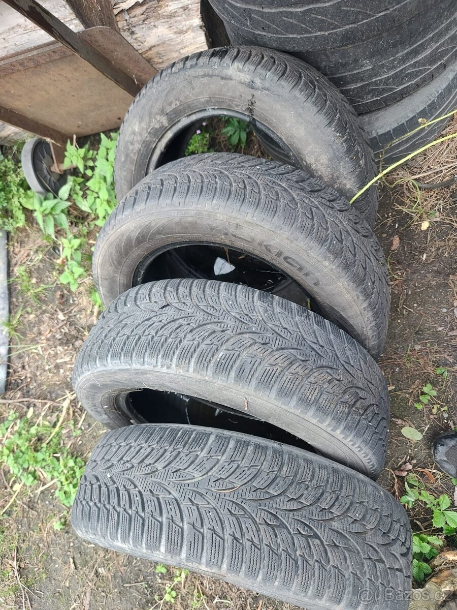 Nokian zimní 185/60r15 88T