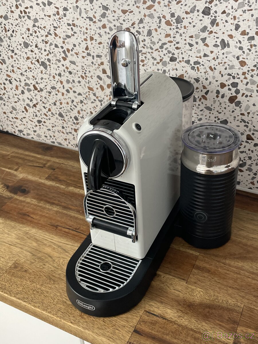 Kávovar na kapsle DeLonghi EN 167 W Nespresso