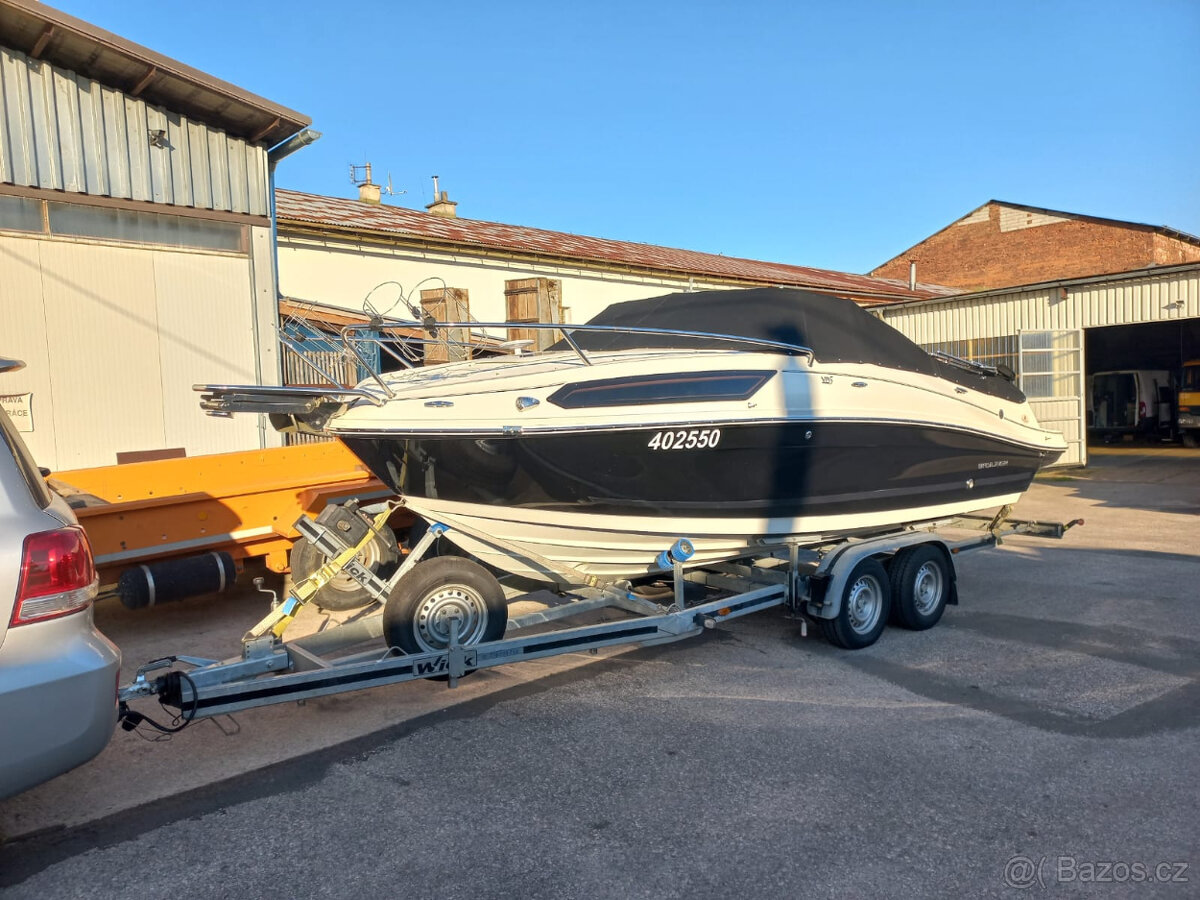 Bayliner VR5 Cuddy