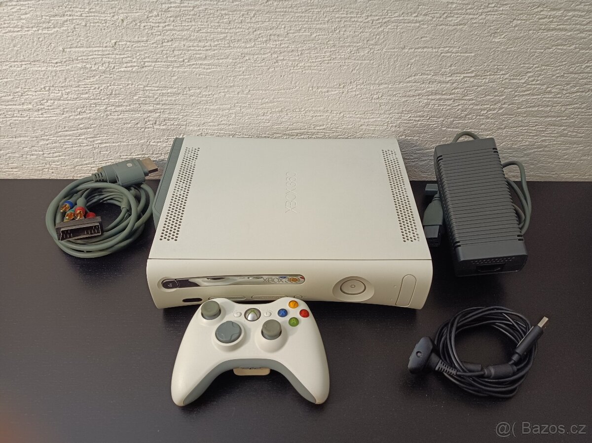 Xbox 360 (60 GB) + Ovladač (Na opravu)