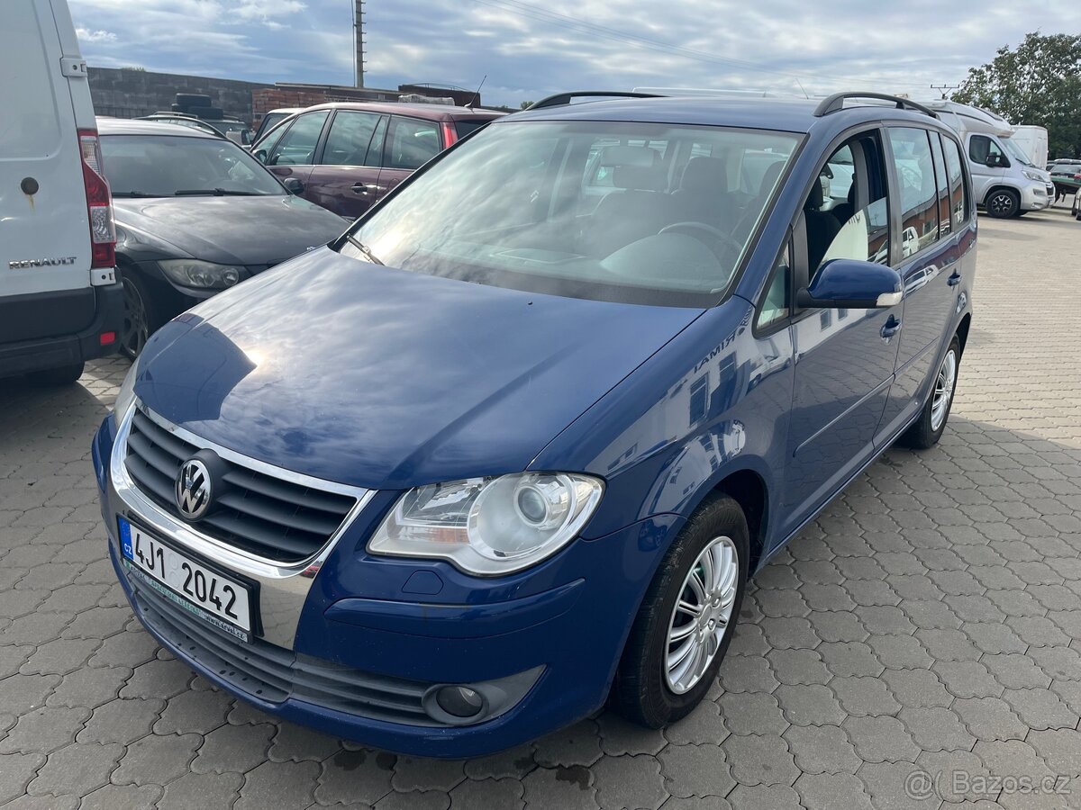 VW Touran 2.0TDIVýhřevTažnéNavi2007